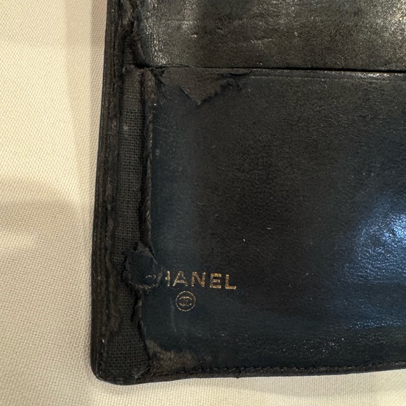 CHANEL Black Wallet - Picture 9 of 16